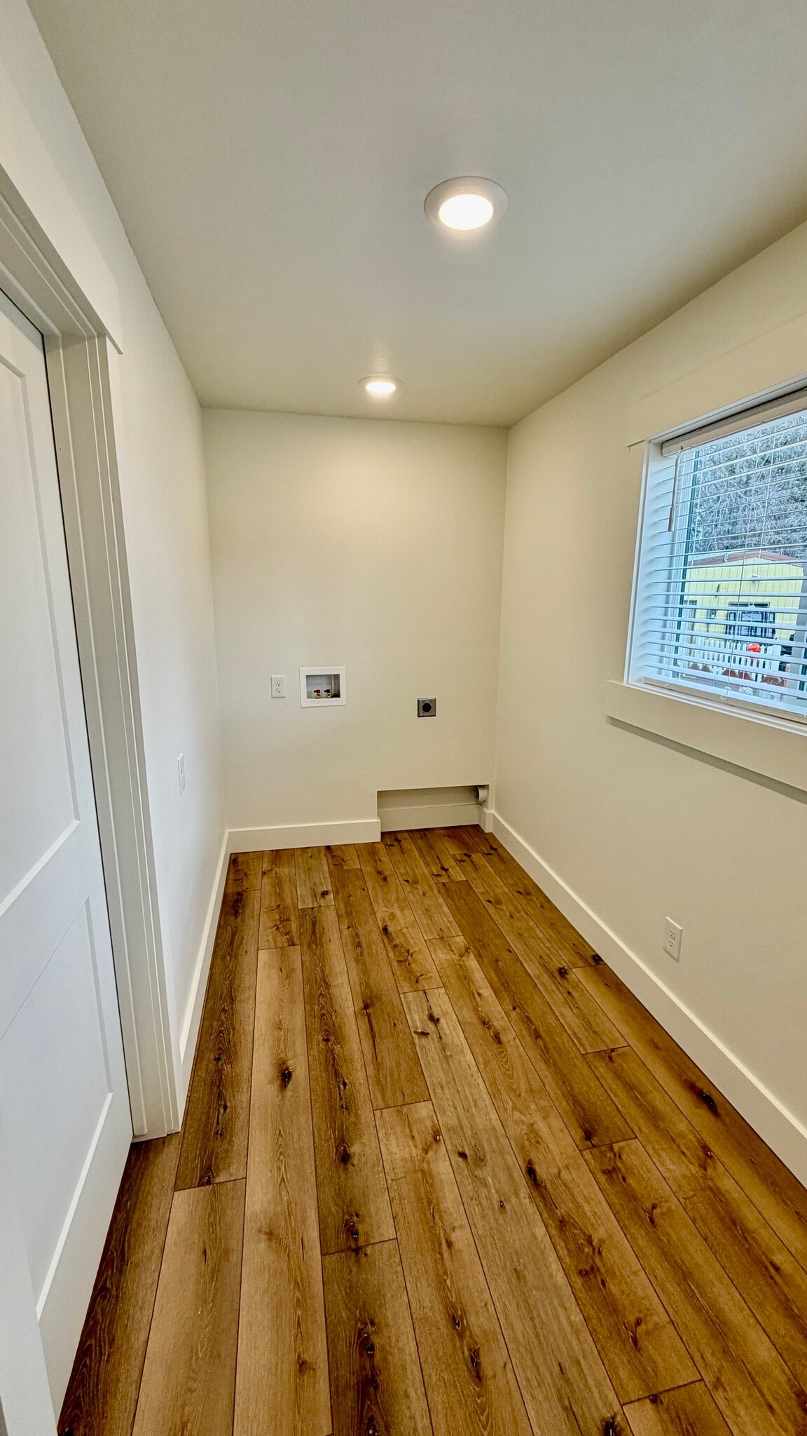 Building Photo - 145 N Byron Ave