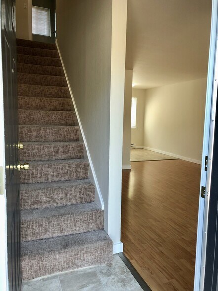 Building Photo - 3601 NE 73rd Pl