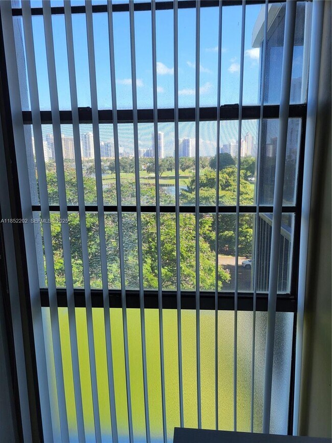 Building Photo - 3475 N Country Club Dr