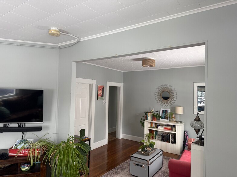 Building Photo - 6 Berry St