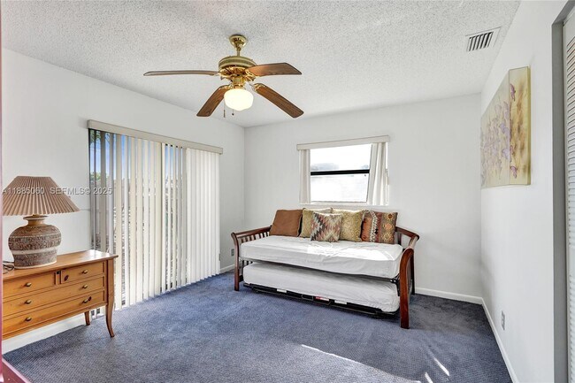 Building Photo - 125 Lake Paula Dr