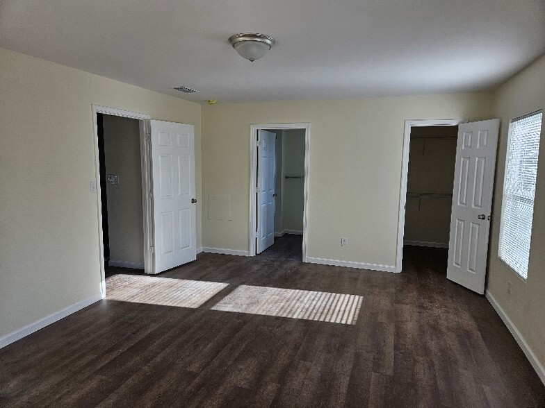 Building Photo - 302 N Main St