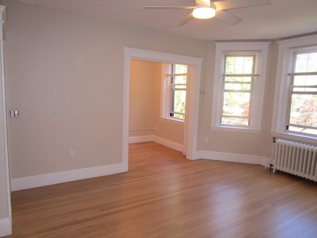 Building Photo - 122 Riverway