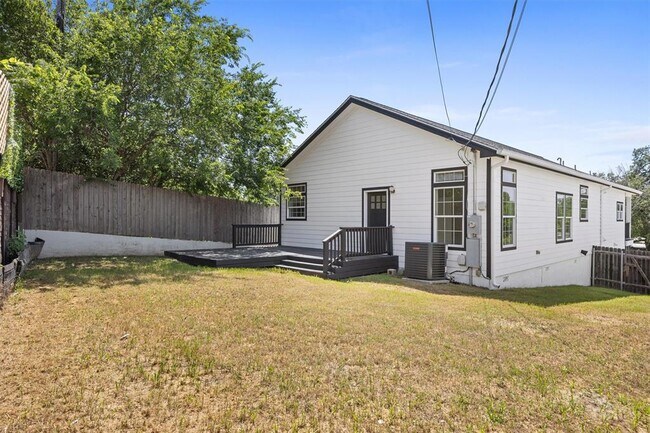 Building Photo - 2417 Euclid Ave