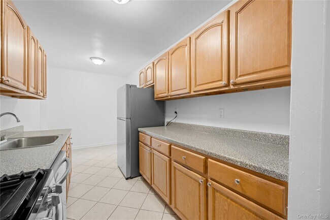 Building Photo - 255 Bronx River Rd