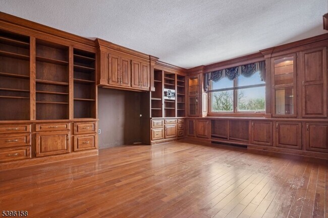 Building Photo - 1 Euclid Ave