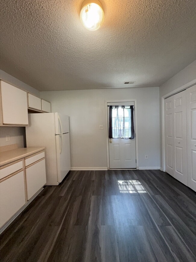 Building Photo - 807 Timberlake Trail