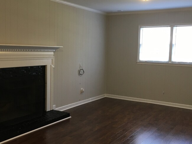 Building Photo - 7701 Nugget~3 Bed 2 Bath - Split Level Sin...