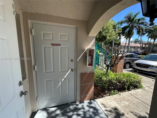 Building Photo - 2910 SE 13th Ave