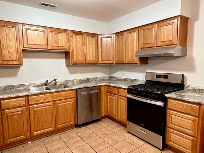 Building Photo - 2611 E Martha Pl