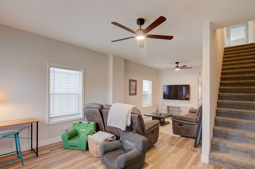 Building Photo - 120 Barnwood Cir