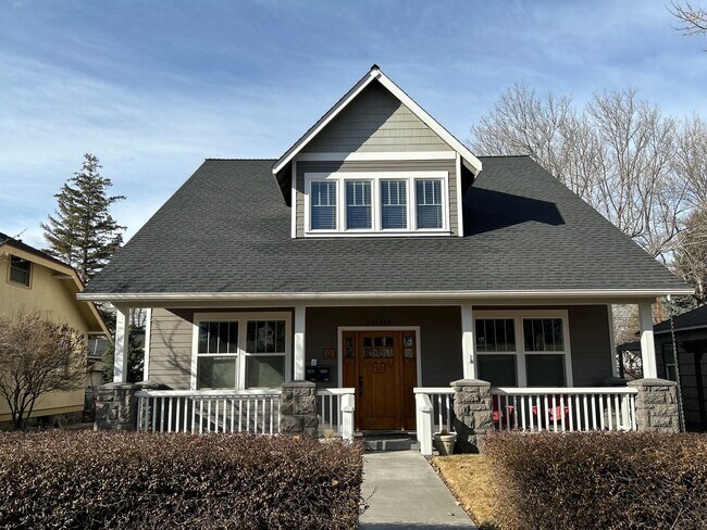 Primary Photo - 2 Bedroom / 1.5 Bath Executive Apartment i...