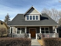 Building Photo - 2 Bedroom / 1.5 Bath Executive Apartment i...