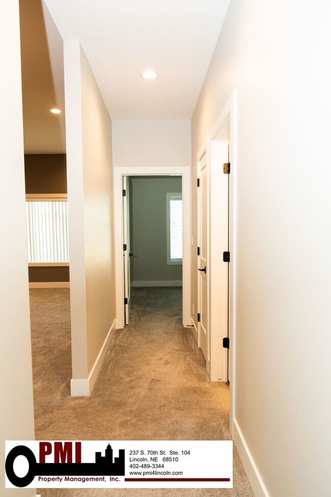 Building Photo - 5 Bedroom and 3 Bathroom House