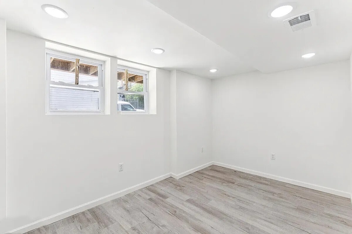 Building Photo - 507 S 63rd St