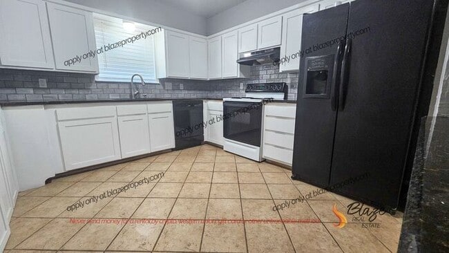 Building Photo - Step into Your Dream Townhouse!