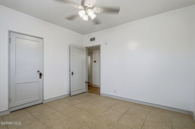 Building Photo - 7921 Lirio Rd