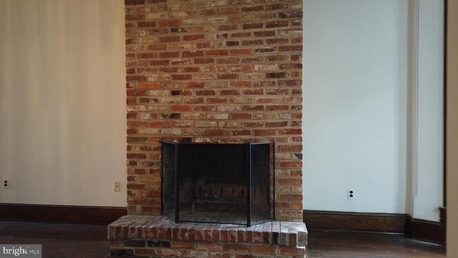 Building Photo - 604 9th St NE