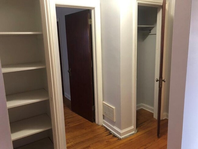 Building Photo - 209 Carlton Terrace