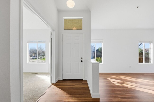 Building Photo - Desirable North Napa 3 Bed Single-Family Home