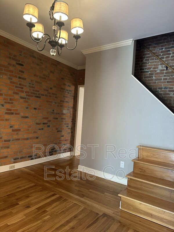 Building Photo - 820 Summit St