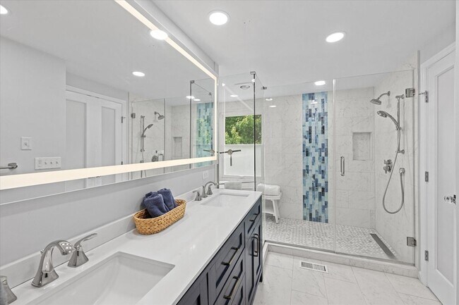 Building Photo - 11209 Maine Cove Dr