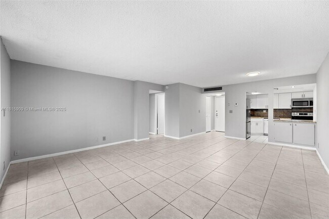 Building Photo - 100 Golden Isles Dr