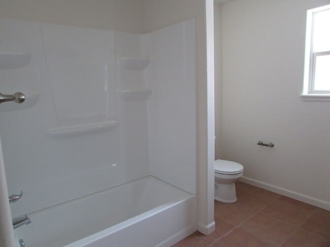 Building Photo - 3 Bed 2 Bath North Area of Grand Junction ** Available Mid August