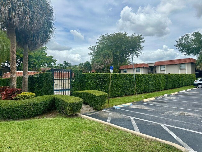 Building Photo - 9712 Hammocks Blvd