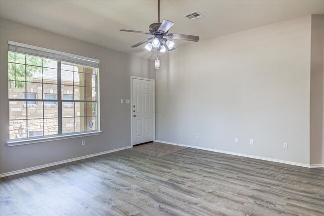 Building Photo - 16100 S Great Oaks Dr