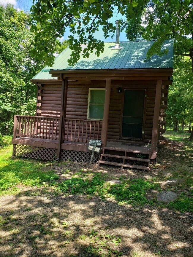 Building Photo - 512 Log Cabin