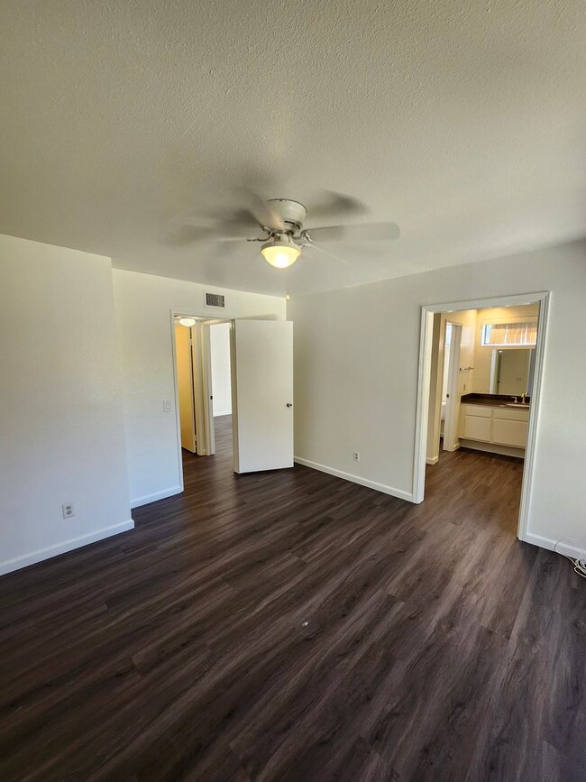 Building Photo - Beautiful 2-Bedroom Condo in Phillips Ranch