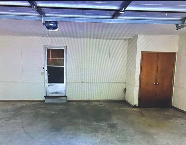 Building Photo - 502 E Anna St