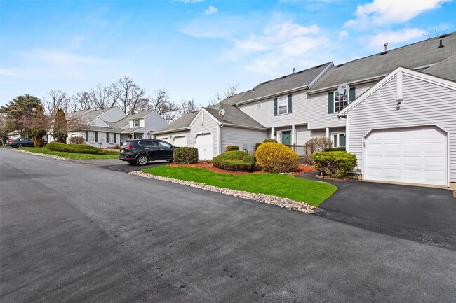 Building Photo - 4 Woodbine Dr