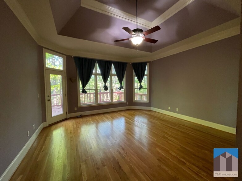 Building Photo - 1377 Greencrest Ct
