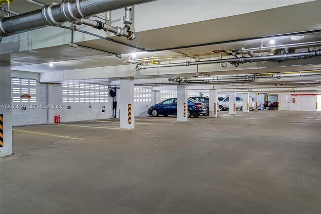 Building Photo - 6484 Indian Creek Dr