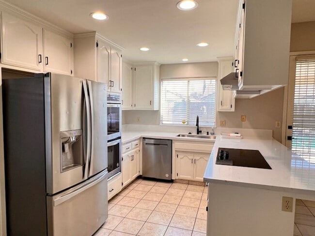 Building Photo - North West Bakersfield Home for Rent with Pool!