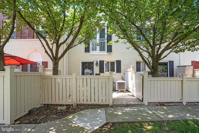 Building Photo - 1311 N Van Dorn St