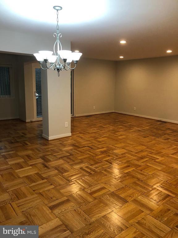 Building Photo - 14 Stonehenge Cir