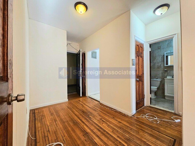 Building Photo - 30 Dongan Pl