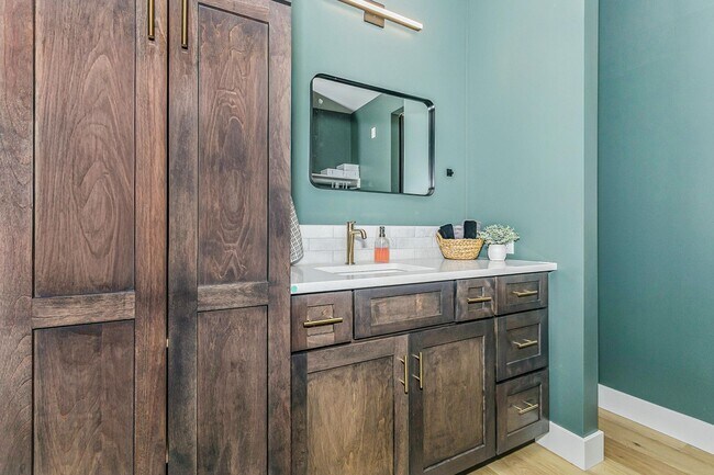 Building Photo - CORPORATE LEASE AVAILABILITY FOR 3, 6, OR 12 MONTHS! ALL BILLS AND PARKING INCLUDED!