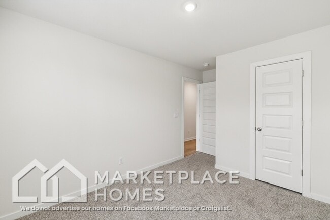Building Photo - 5726 Selah St