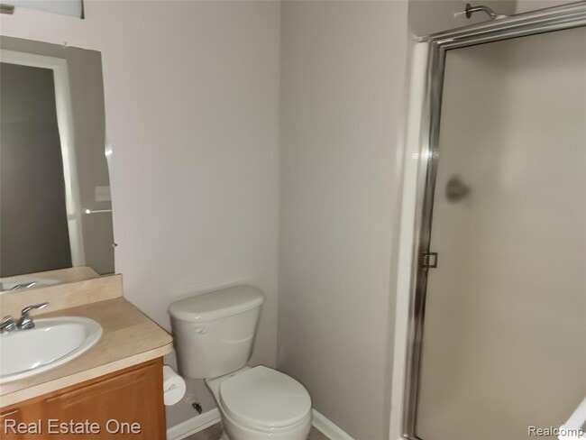 Building Photo - 3275 N Pointe Blvd