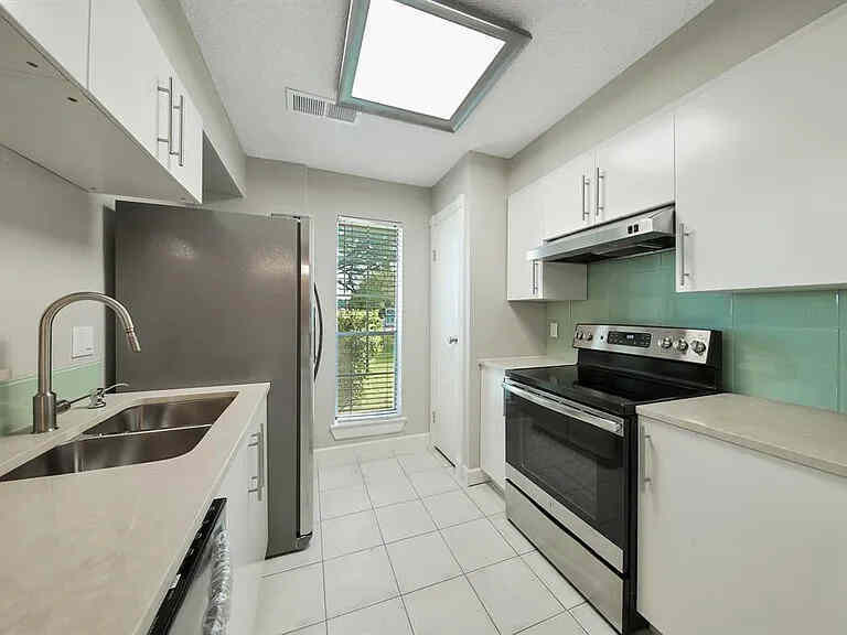 Building Photo - 2120 El Paseo St