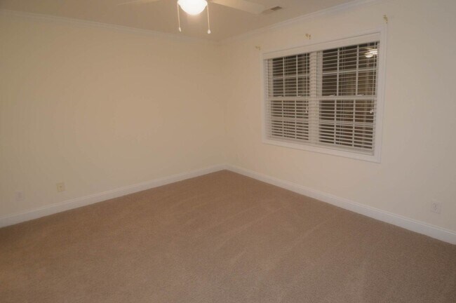 Building Photo - 332 Wyndhurst
