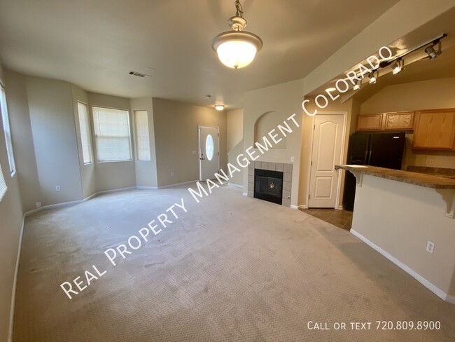 Building Photo - Beautiful Townhome in Aurora