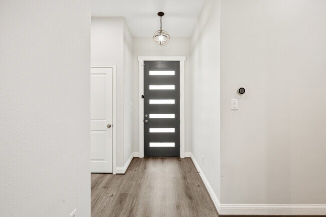 Building Photo - 7805 Pebble Beach Dr