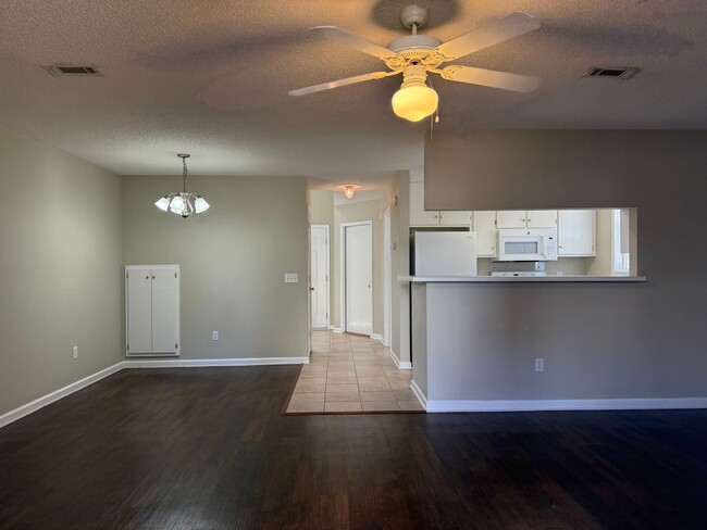 Building Photo - 111 Woodberry Dr