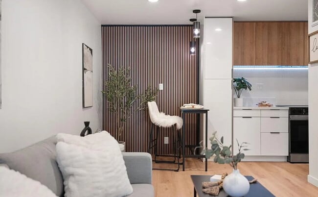 Building Photo - If you want the nicest unit on the market ...