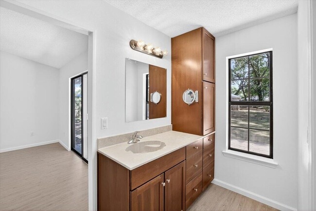 Building Photo - 12 Corbin Ct